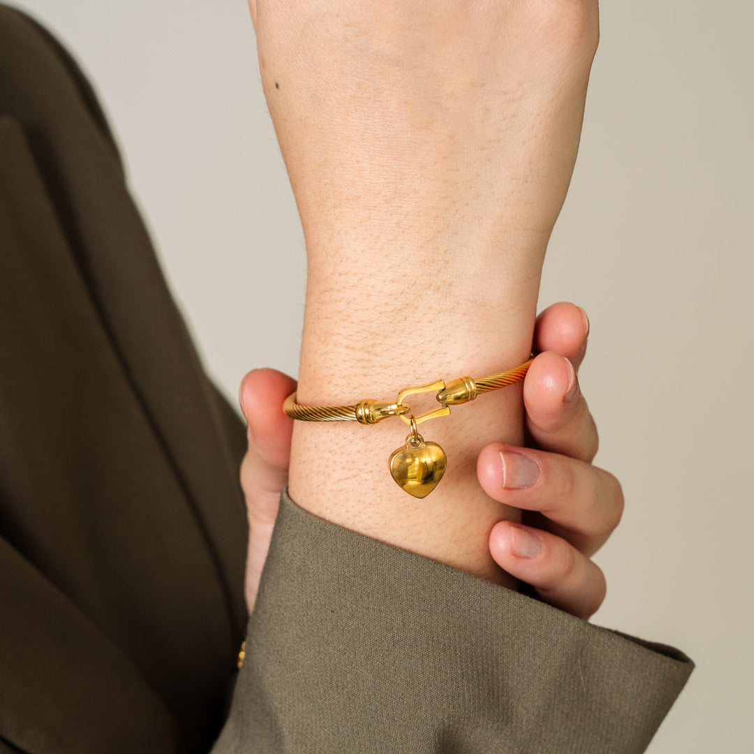Heart-Shaped Gold Bracelet